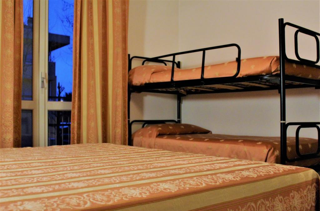 Hotel Midi Риччоне Экстерьер фото