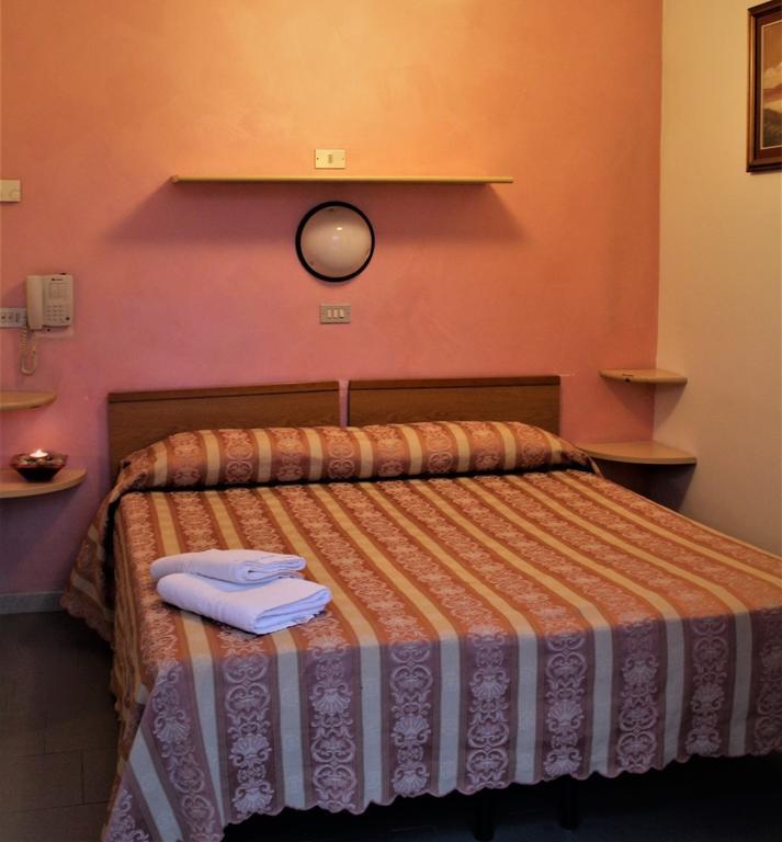 Hotel Midi Риччоне Экстерьер фото