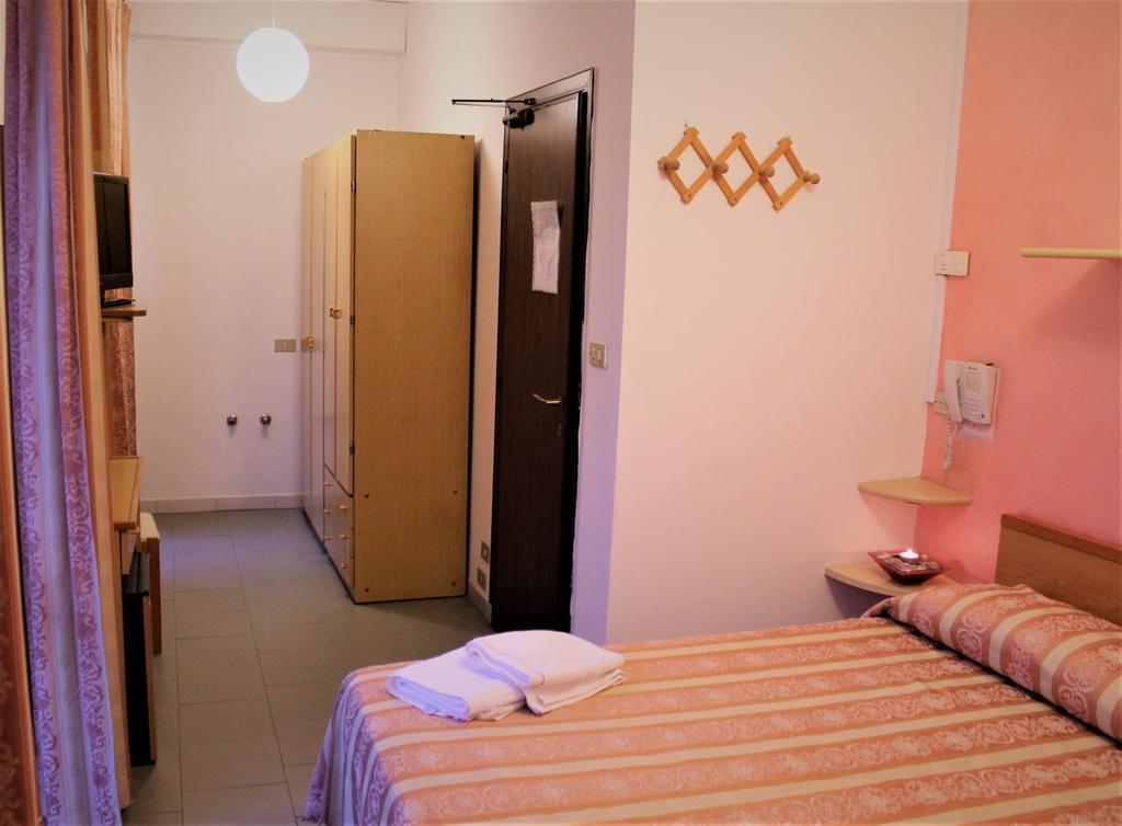 Hotel Midi Риччоне Экстерьер фото