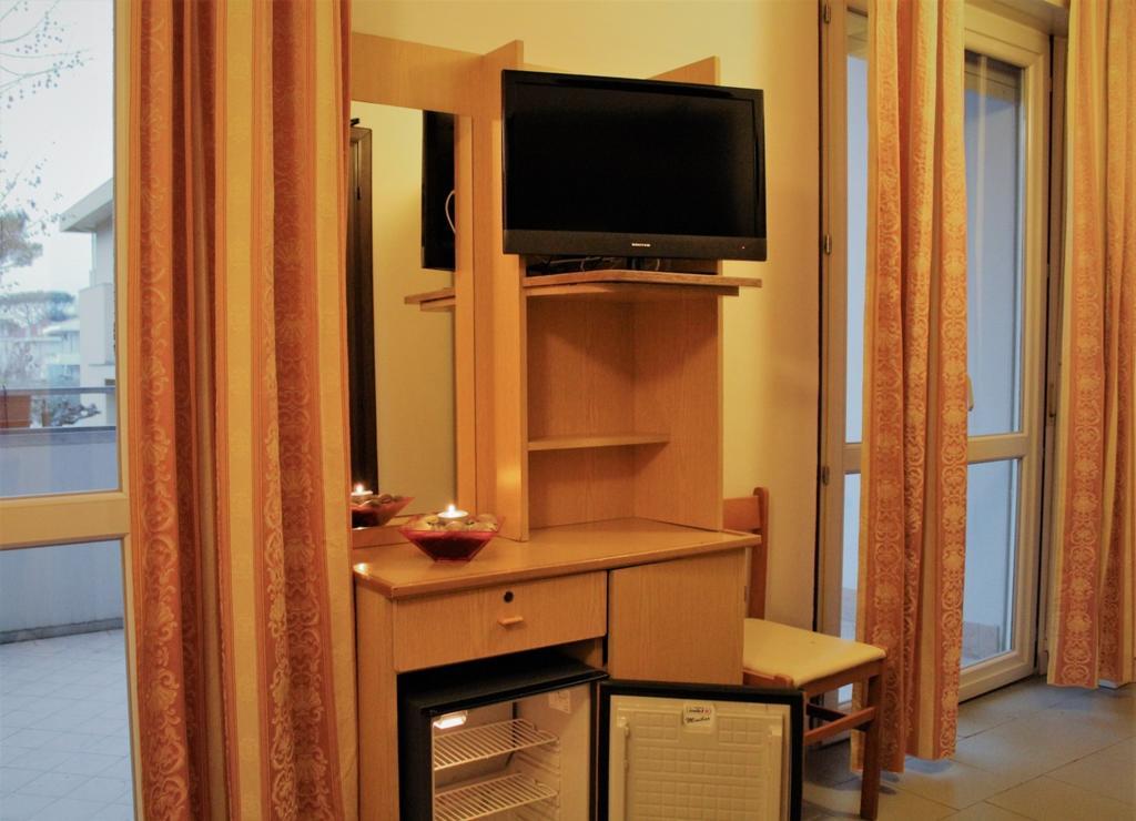 Hotel Midi Риччоне Экстерьер фото
