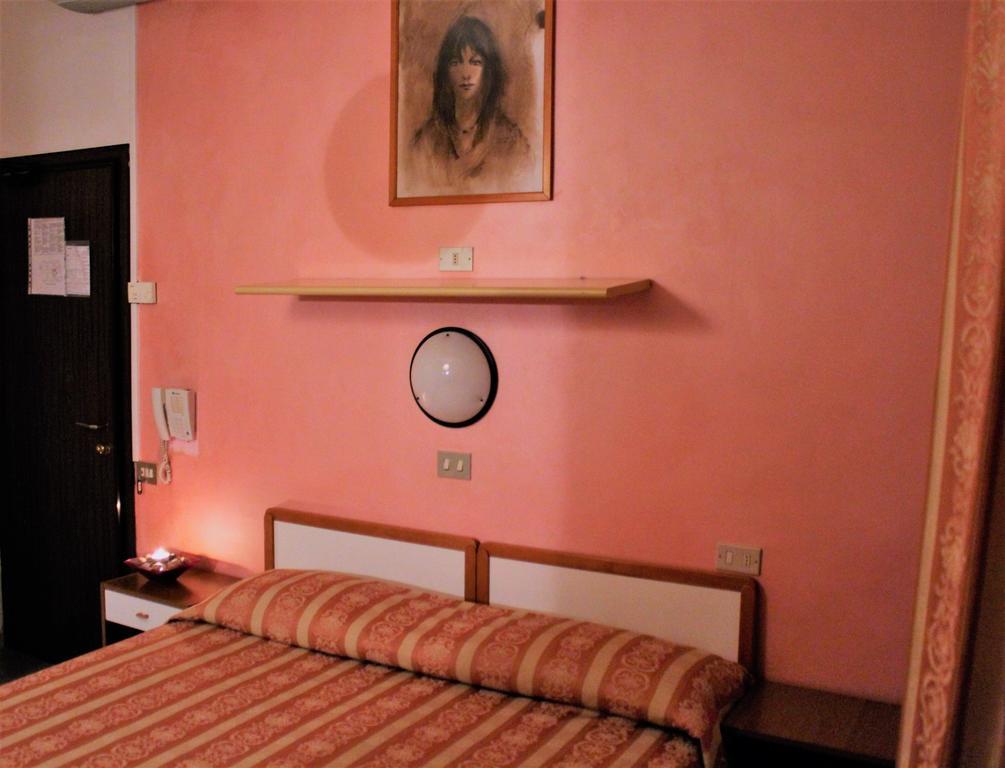 Hotel Midi Риччоне Экстерьер фото
